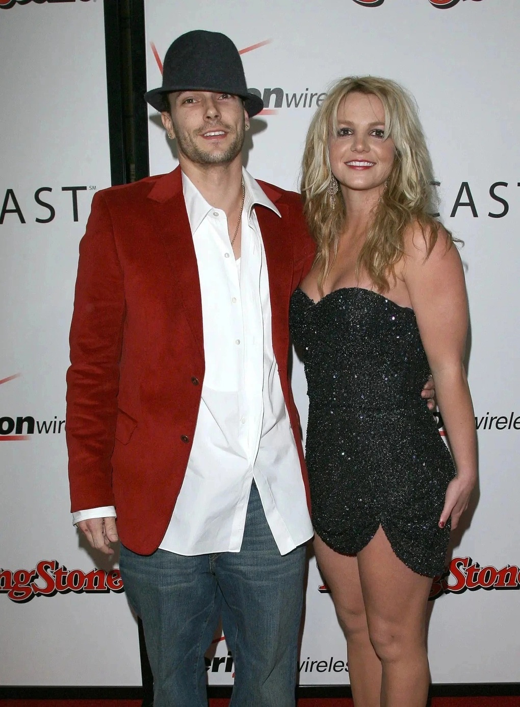 Britney Spears liên tục đăng ảnh khỏa thân: Con trai từ mặt, chồng... nản - 2 Britney Spears liên tục đăng ảnh khỏa thân: Con trai từ mặt, chồng... nản - 2