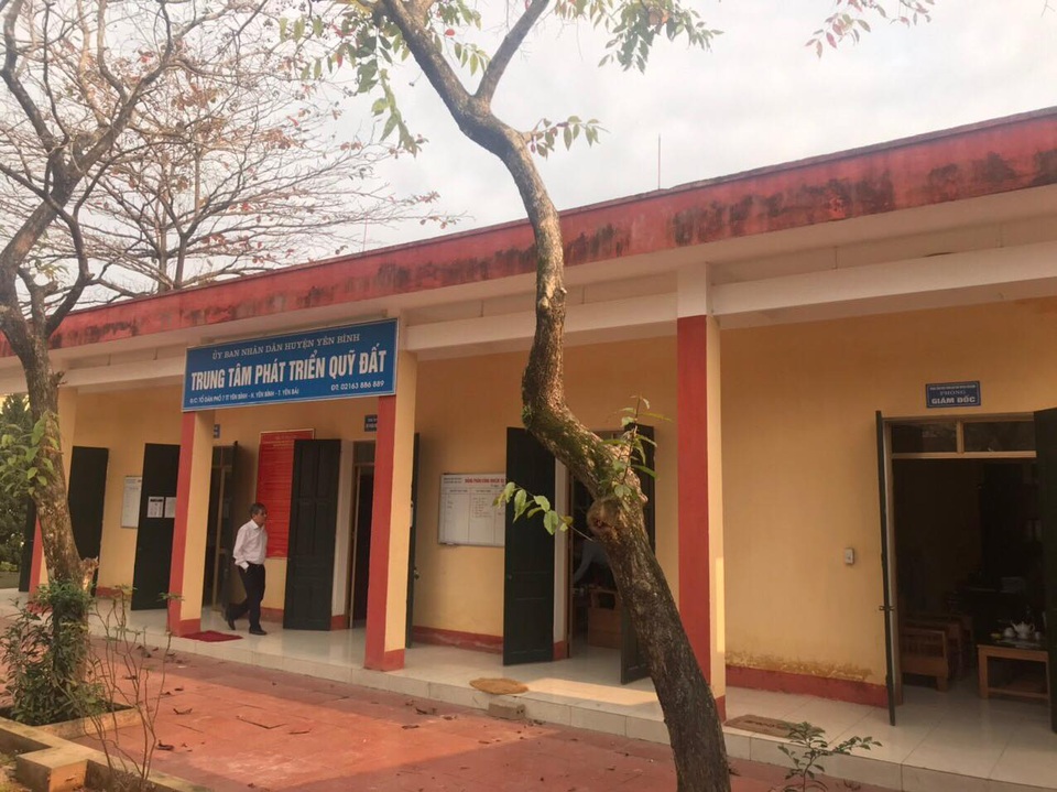 Bắt 3 cán bộ Trung tâm Phát triển quỹ đất huyện Yên Bình - 1 Bắt 3 cán bộ Trung tâm Phát triển quỹ đất huyện Yên Bình - 1