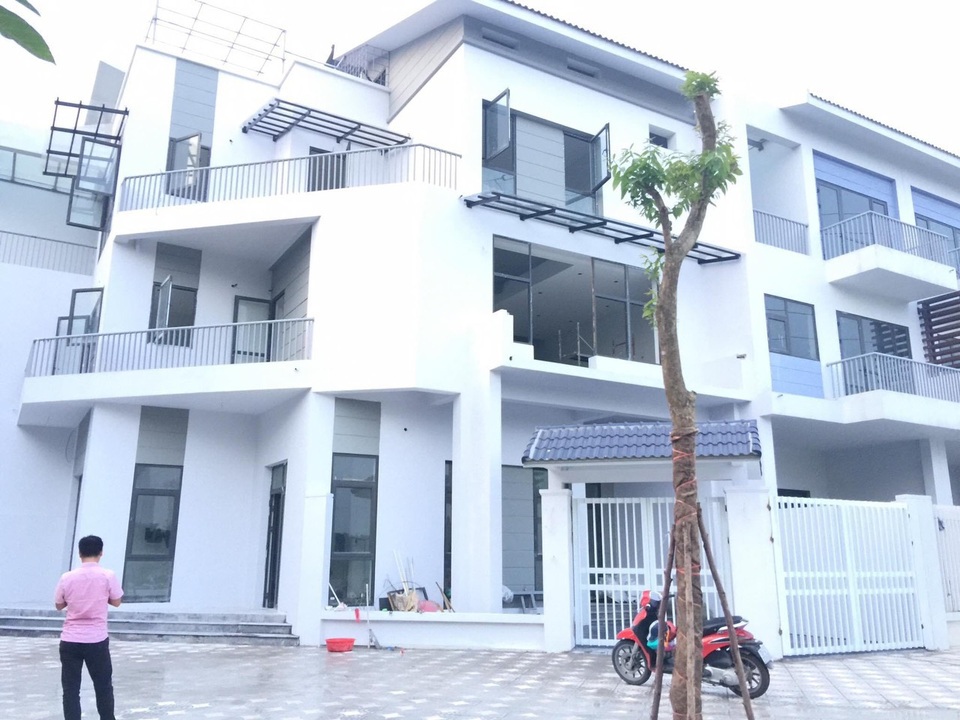 Biệt thự đẹp như trời Âu, bên trong toàn gỗ cao cấp của gia đình ở Hà Nội - 1