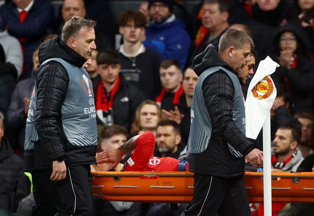 Man Utd mất hai trung vệ trụ cột, HLV Ten Hag vẫn khiến Maguire chạnh lòng - 1 Man Utd mất hai trung vệ trụ cột, HLV Ten Hag vẫn khiến Maguire chạnh lòng - 1