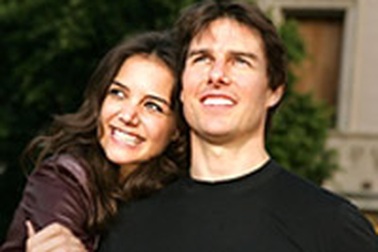 Katie Holmes đã sinh hạ một bé gái!