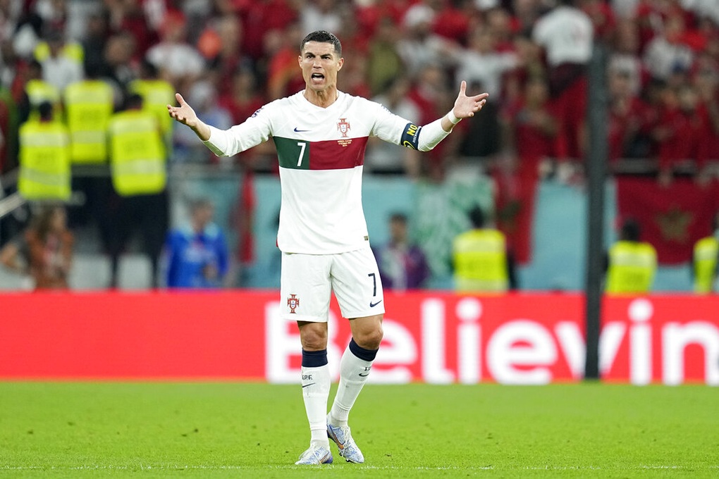 Thật vô lý khi đội bóng chi 200 triệu euro để chiêu mộ Ronaldo - 1 Thật vô lý khi đội bóng chi 200 triệu euro để chiêu mộ Ronaldo - 1