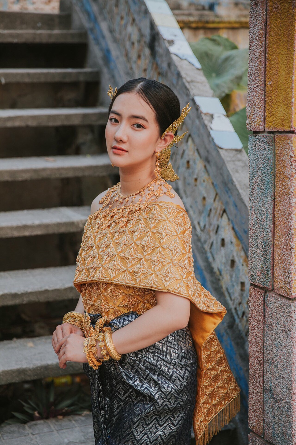 Thiếu nữ nhận mưa lời khen khi diện trang phục dân tộc Khơ-me - 11 Thiếu nữ nhận mưa lời khen khi diện trang phục dân tộc Khơ-me - 11