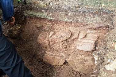 Phát hiện thêm 1 nền đá cổ tại hố khảo cổ tìm dấu tích Tây Sơn/Quang Trung