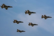 Máy bay Yak-130 xuất kích, lần đầu bay đội hình 6 chiếc hình tam giác ở Kép