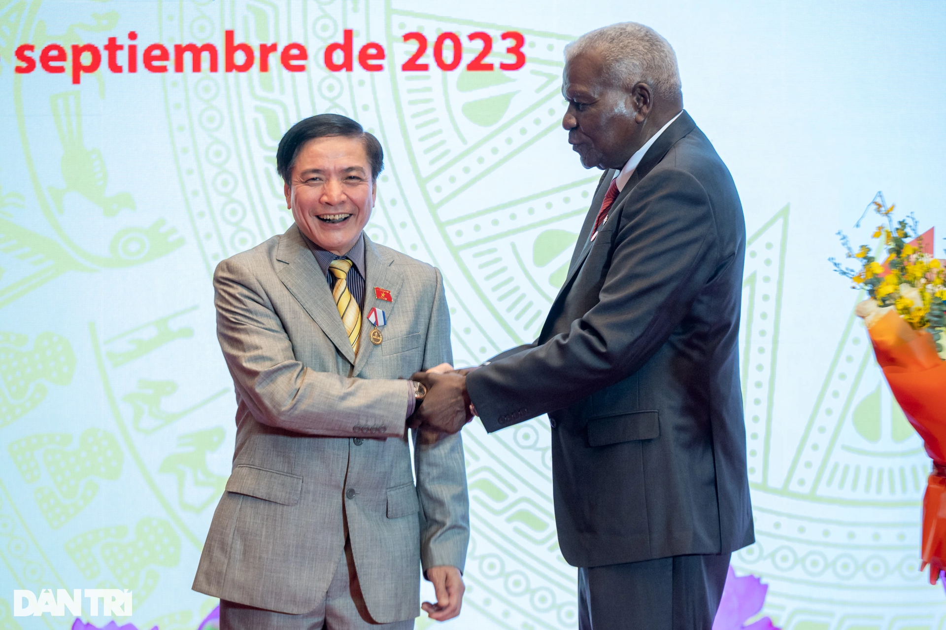 Chủ tịch Quốc hội Vương Đình Huệ nhận Huân chương của Nhà nước Cuba - 12 Chủ tịch Quốc hội Vương Đình Huệ nhận Huân chương của Nhà nước Cuba - 12