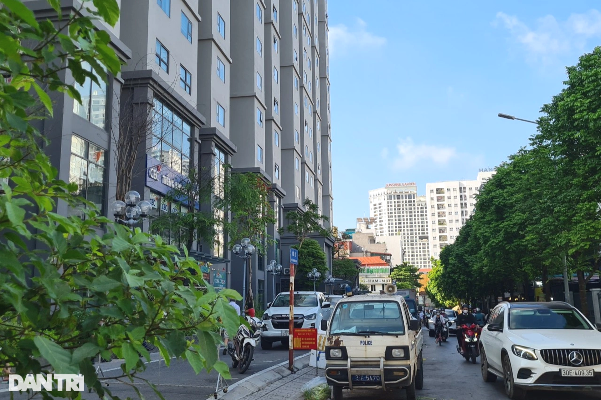 Cao ốc trơ khung hoen gỉ trên đất vàng nhà máy cũ - 12 Cao ốc trơ khung hoen gỉ trên đất vàng nhà máy cũ - 12