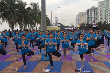 Gần 3.000 người đồng diễn Yoga tại 3 tỉnh thành kỉ niệm ngày Quốc tế Yoga 21.6.2017