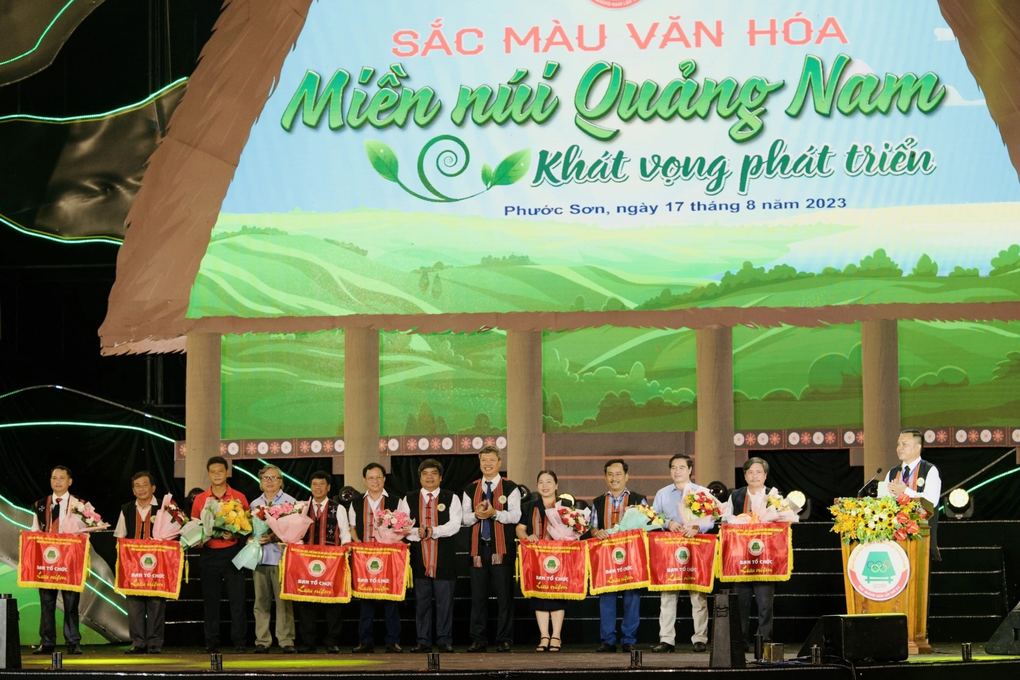 Đặc sắc ngày hội văn hóa thể thao các dân tộc miền núi Quảng Nam - 1 Đặc sắc ngày hội văn hóa thể thao các dân tộc miền núi Quảng Nam - 1