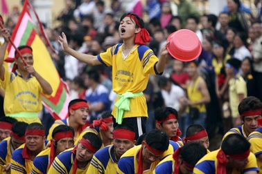 Khéo léo, quyết liệt chống chèo ở làng Đăm