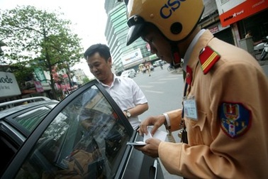 Cần thời gian cho dân sang tên chính chủ xe