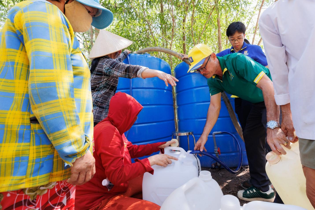 Larue hỗ trợ nước sinh hoạt cho người dân Tiền Giang - 4 Larue hỗ trợ nước sinh hoạt cho người dân Tiền Giang - 4