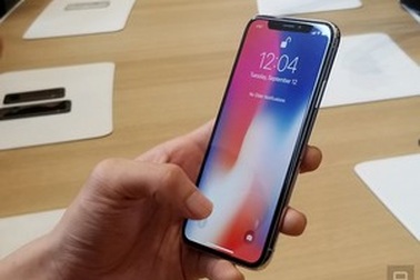 Vừa ra mắt, iPhone X đã được treo giá 50 triệu đồng tại Việt Nam