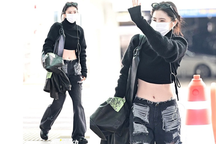 Gu thời trang sân bay và dạo phố cực "chất" của chị đẹp Han So Hee