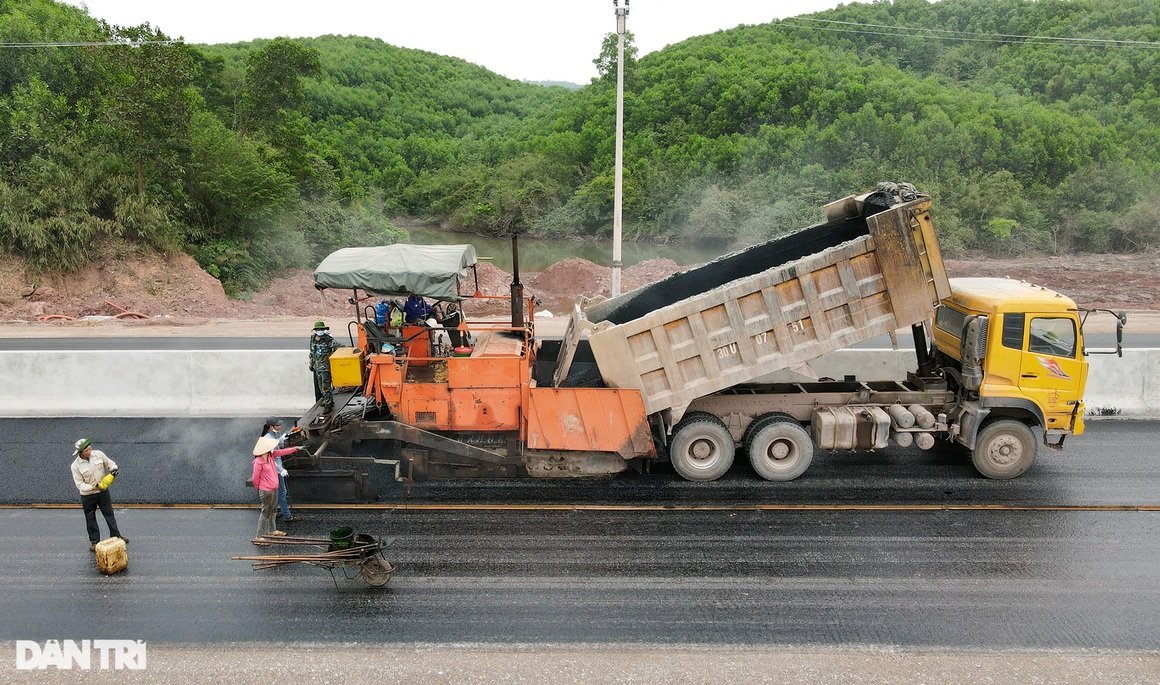 Toàn cảnh cao tốc Vân Đồn - Tiên Yên trước lễ thông xe vào ngày 30/4 - 6 Toàn cảnh cao tốc Vân Đồn - Tiên Yên trước lễ thông xe vào ngày 30/4 - 6