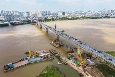 Toàn cảnh đại công trường 2.500 tỷ thi công cầu bắc qua sông Hồng