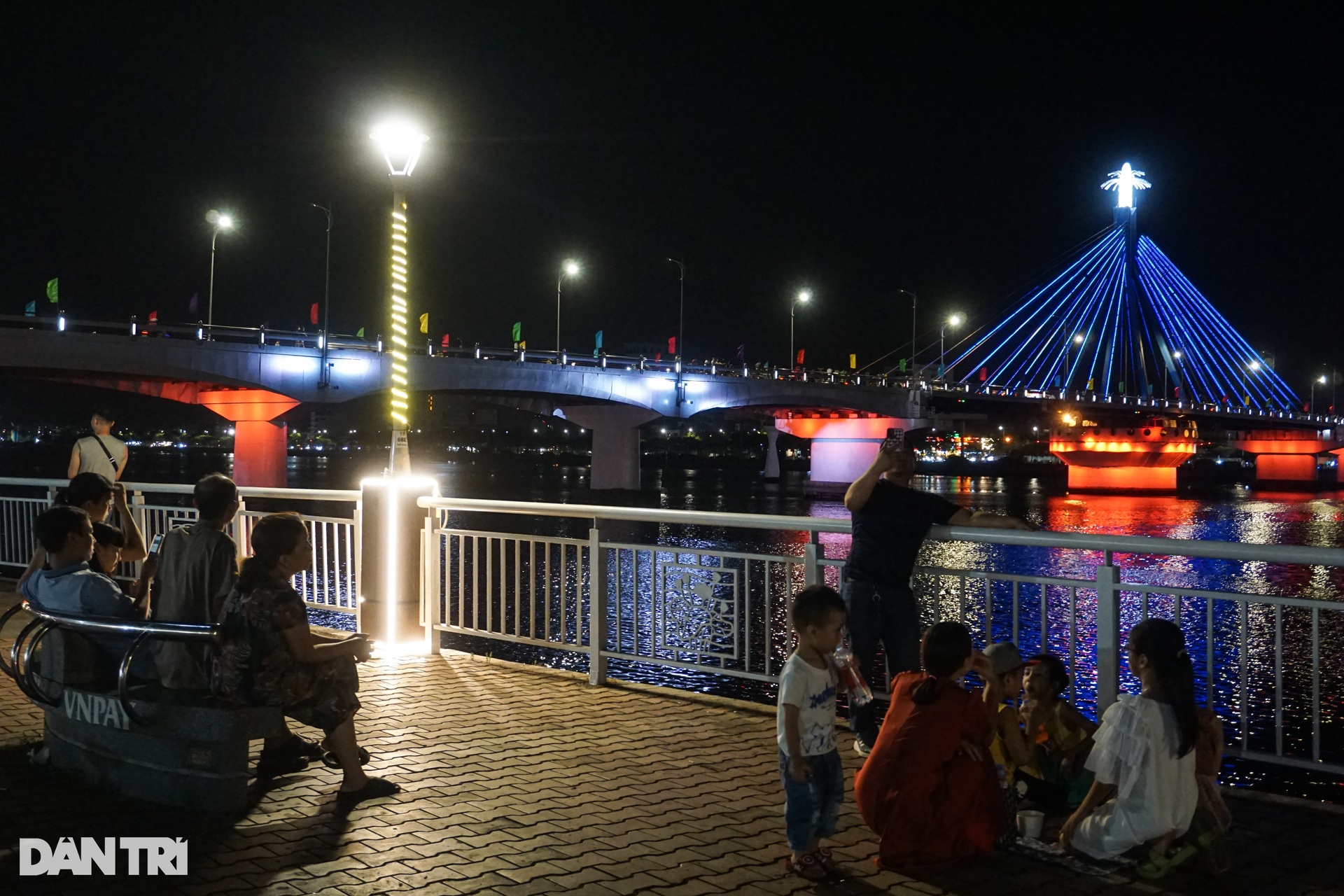 Ngắm trọn cảnh cầu Sông Hàn Đà Nẵng quay trong đêm - 4