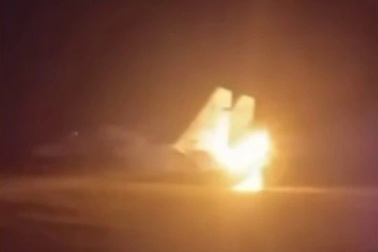 Ukraine nói tiêm kích Su-27 bốc cháy trong sân bay Nga