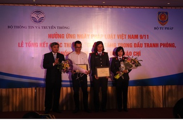 PV Dân trí đoạt giải cuộc thi viết “Gương sáng trong đấu tranh phòng chống tham nhũng”