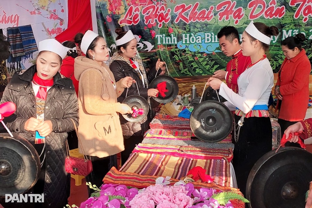 Lễ Khai hạ dân tộc Mường quy mô lớn nhất từ trước đến nay - 3 Lễ Khai hạ dân tộc Mường quy mô lớn nhất từ trước đến nay - 3