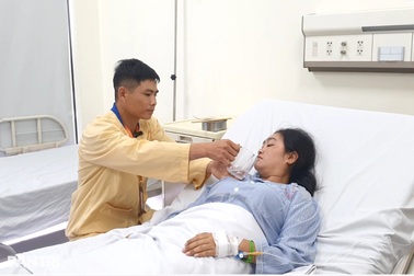 Người chồng dân tộc Hà Nhì: “Xin cho vợ tôi được sống để các con có mẹ!”