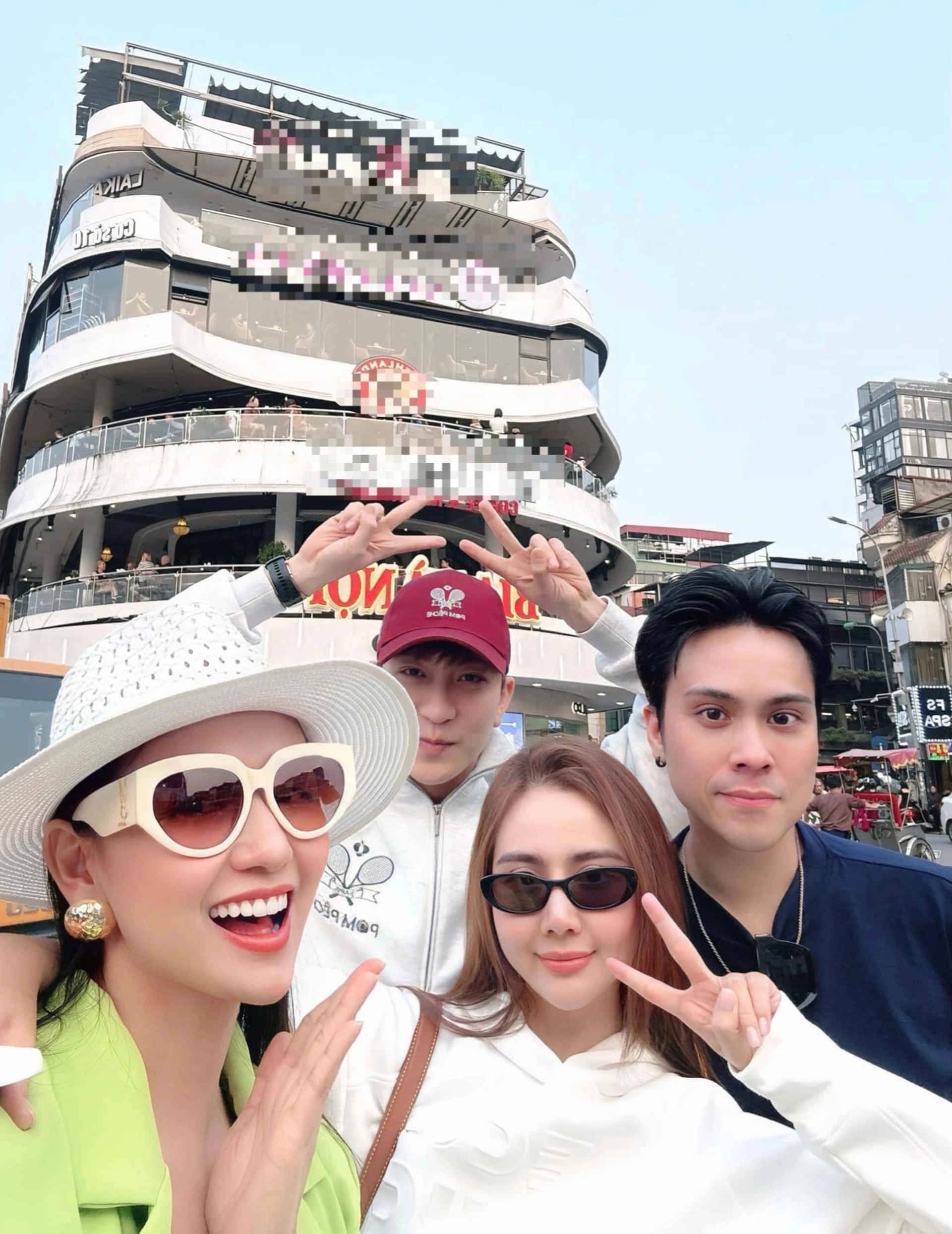 Lã Thanh Huyền, Phan Như Thảo và loạt sao Việt chụp ảnh với Hàm cá mập - 1 Lã Thanh Huyền, Phan Như Thảo và loạt sao Việt chụp ảnh với Hàm cá mập - 1