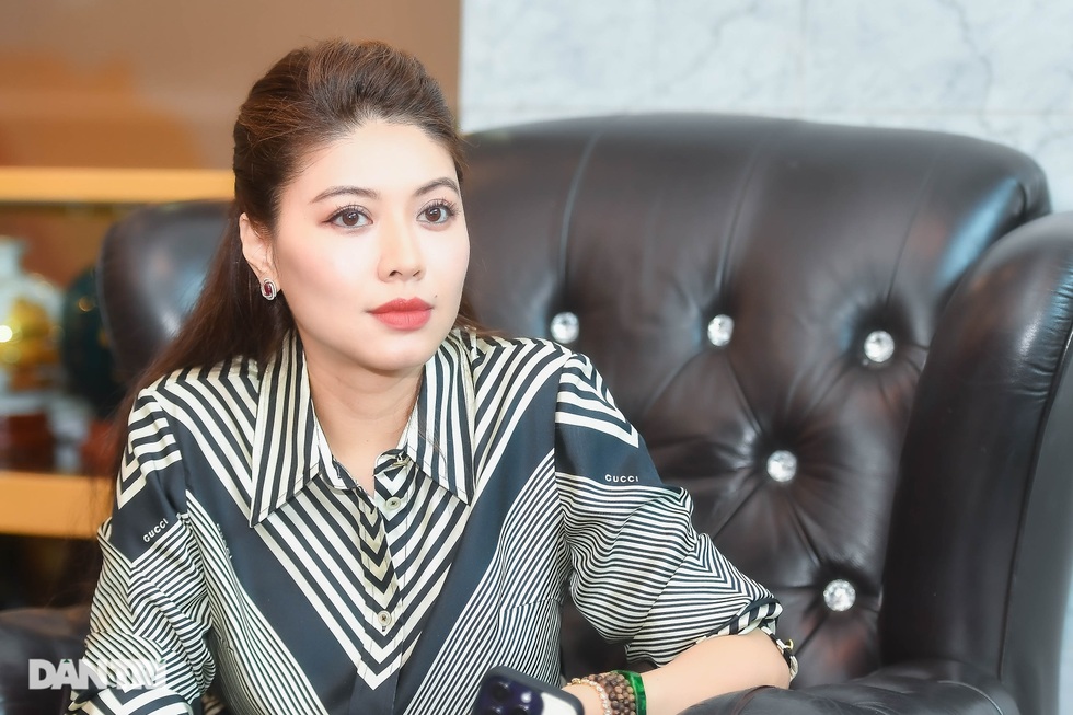 BTV Ngọc Trinh: Khi nhận giải VTV Awards, tôi tiệm cận đáy sự nghiệp - 9 BTV Ngọc Trinh: Khi nhận giải VTV Awards, tôi tiệm cận đáy sự nghiệp - 9