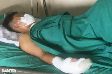 Nam thanh niên ở TPHCM bị dây diều cứa cổ, đứt gân khi chạy xe trên đường