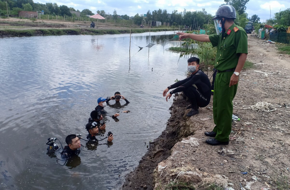 TPHCM: Nam thanh niên trộm chó nhảy kênh bỏ trốn bị chết đuối - 1