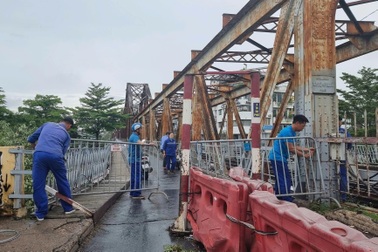 Nước sông Hồng dâng cao lịch sử, Hà Nội cấm cầu Long Biên