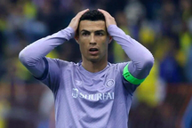 C.Ronaldo bị HLV trưởng trách móc sau trận đấu tệ hại