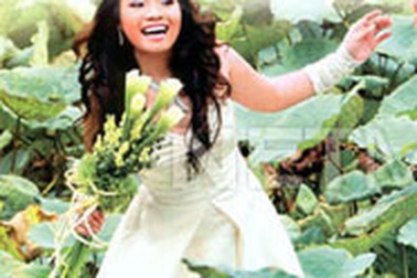 "Tường thuật" đám cưới của "chuồn chuồn ớt"