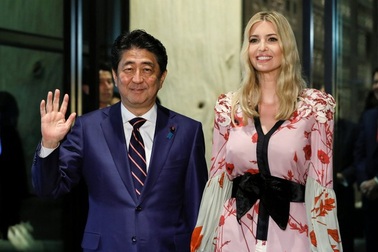 Đệ nhất ái nữ Mỹ ăn tối cùng Thủ tướng Nhật Bản