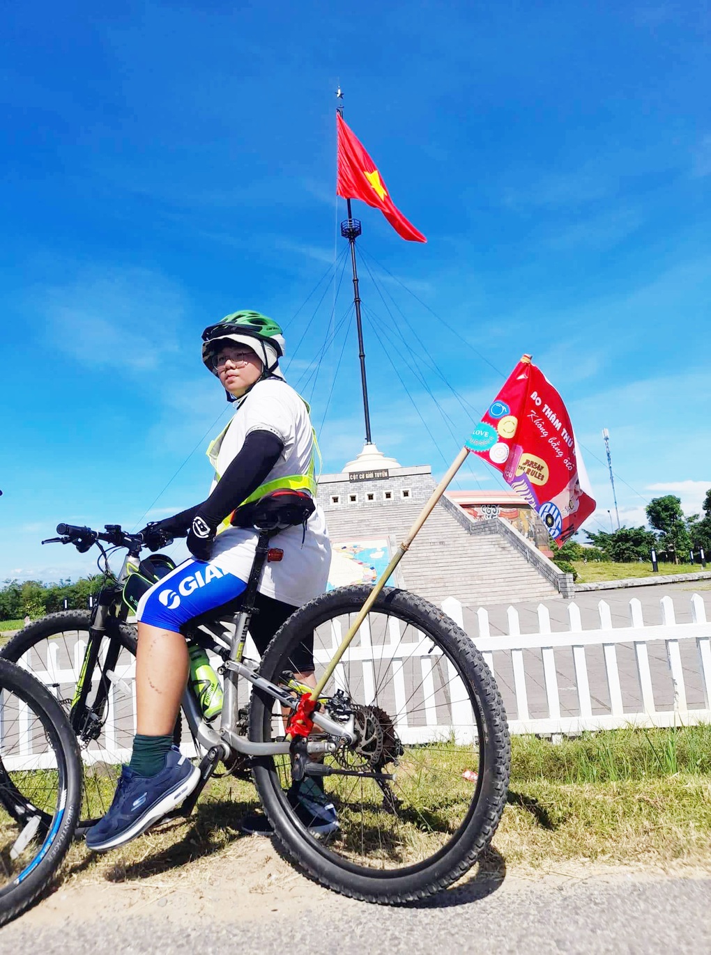 Cậu bé 15 tuổi vượt 800km từ Đà Nẵng ra Hà Nội bằng xe đạp - 4 Cậu bé 15 tuổi vượt 800km từ Đà Nẵng ra Hà Nội bằng xe đạp - 4