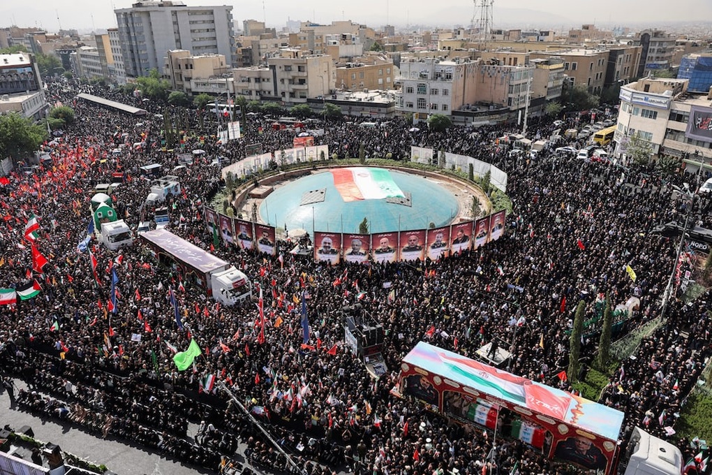 Biển người Iran tiễn đưa các tướng cấp cao, nhà khoa học bị Israel hạ sát - 1 Biển người Iran tiễn đưa các tướng cấp cao, nhà khoa học bị Israel hạ sát - 1