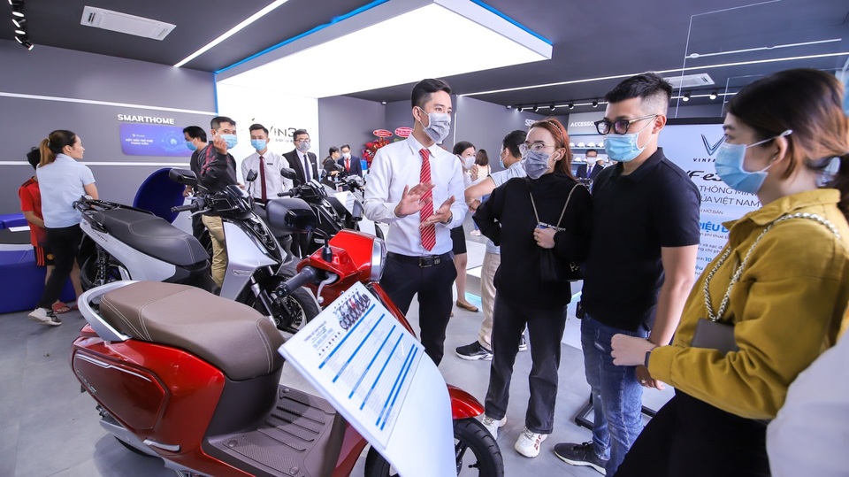 Khai trương 64 showroom xe máy điện VinFast kết hợp trung tâm trải nghiệm Vin3S toàn quốc - 2 Khai trương 64 showroom xe máy điện VinFast kết hợp trung tâm trải nghiệm Vin3S toàn quốc - 2