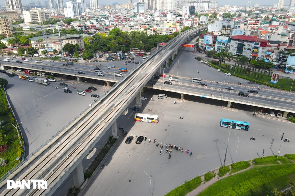 Những nút giao thông Hà Nội ngày nào cũng tắc bất ngờ vắng vẻ giờ cao điểm - 2 Những nút giao thông Hà Nội ngày nào cũng tắc bất ngờ vắng vẻ giờ cao điểm - 2
