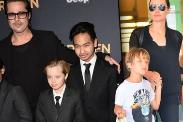 Angelina Jolie tố Brad Pitt không hỗ trợ nuôi con
