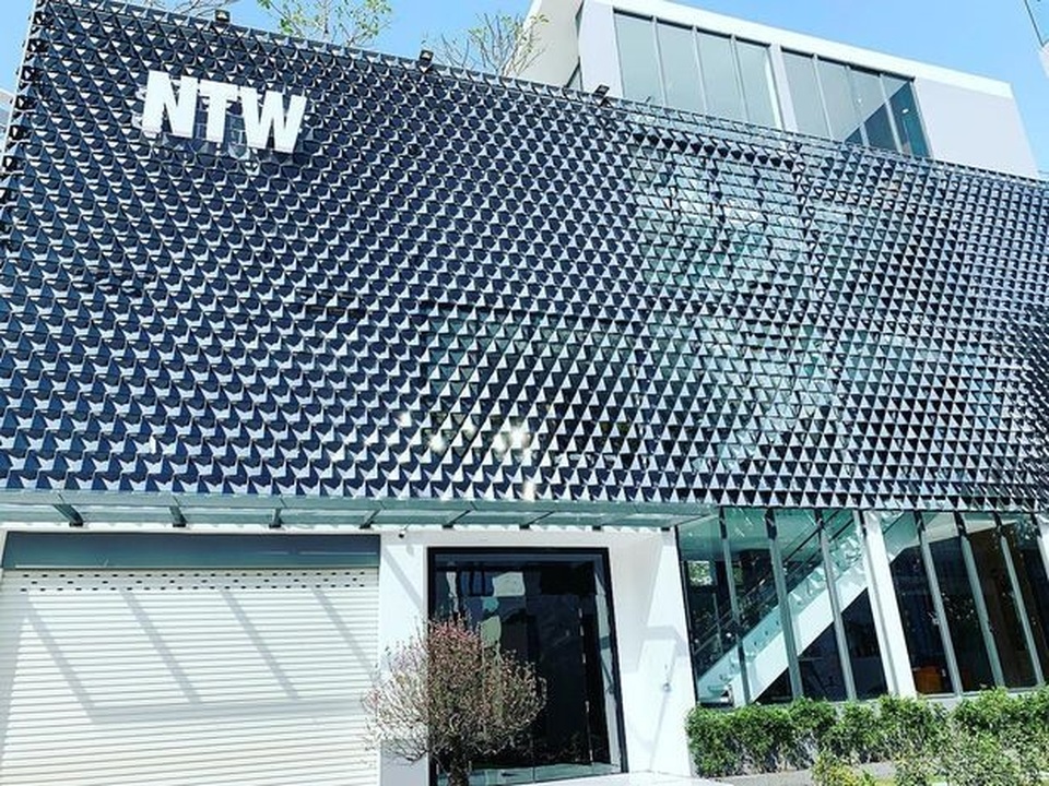Cận cảnh ngôi biệt thự sang trọng giá 50 tỷ đồng, rộng 800m2 của Ngọc Trinh - 1 Cận cảnh ngôi biệt thự sang trọng giá 50 tỷ đồng, rộng 800m2 của Ngọc Trinh - 1