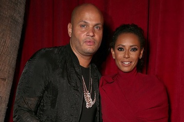 Mel B tố chồng cũ tra tấn tinh thần và dọa tung băng “nóng”