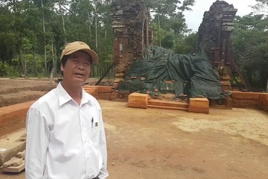 Ông Lê Văn Minh trao đổi với PV Dân trí