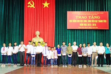Thanh Hóa: Trao hàng trăm suất học bổng đến học sinh, sinh viên đạt thành tích xuất sắc