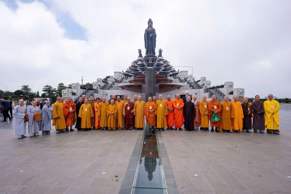 Núi Bà Đen đón đoàn đại biểu ICDV tham quan và thảo luận về Đại lễ Vesak 2025 - 2 Núi Bà Đen đón đoàn đại biểu ICDV tham quan và thảo luận về Đại lễ Vesak 2025 - 2