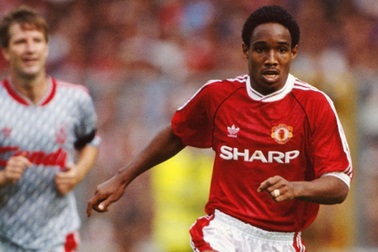 “Chẳng có cầu thủ nào của MU đáng xem cả”