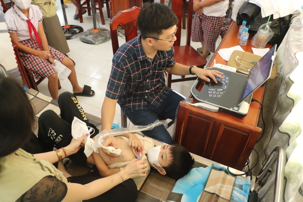 Hơn một thập kỷ gõ cửa từng làng để lắng nghe nhịp tim trẻ nhỏ - 3 Hơn một thập kỷ gõ cửa từng làng để lắng nghe nhịp tim trẻ nhỏ - 3
