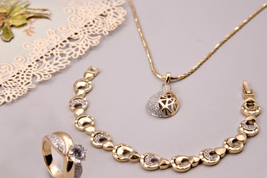 Trang sức đẹp xinh - Tỏa sáng trong nắng hè