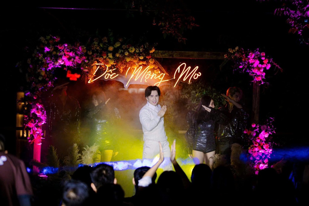 Mỹ Tâm, Đan Trường góp mặt trong show Dốc Mộng Mơ - Anh em kết đoàn 2025 - 2 Mỹ Tâm, Đan Trường góp mặt trong show Dốc Mộng Mơ - Anh em kết đoàn 2025 - 2
