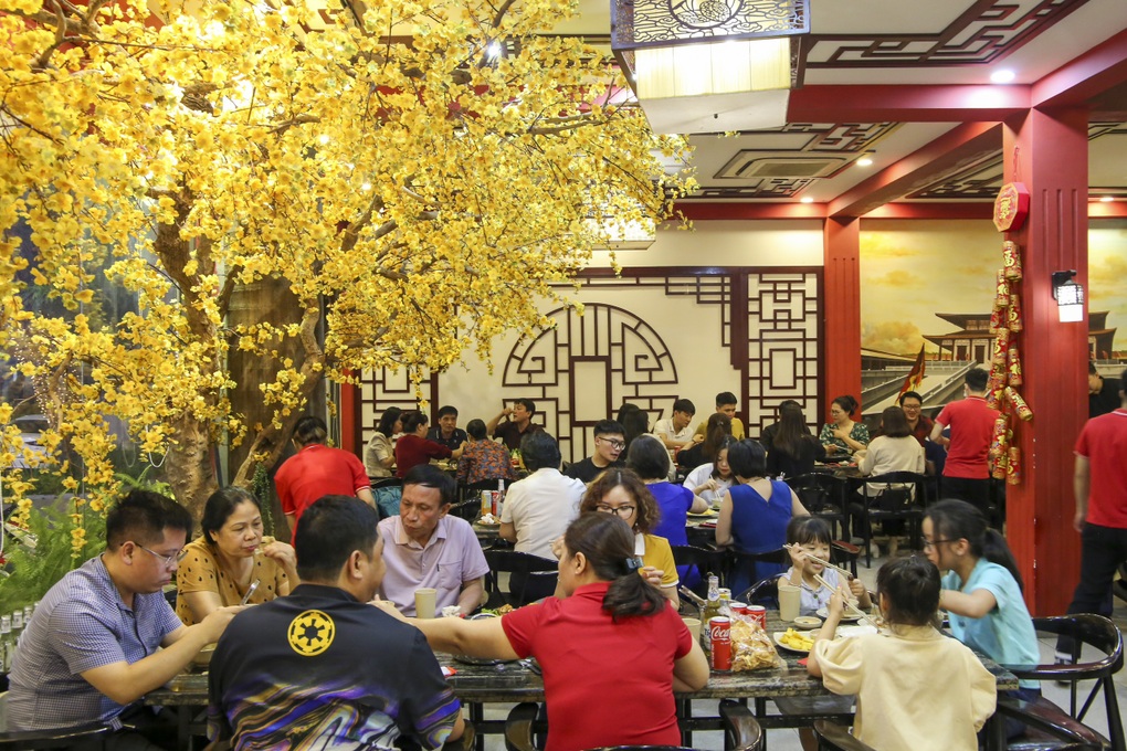 Lẩu Đức Trọc mở cửa phục vụ thực khách Hà Nội xuyên Tết - 1 Lẩu Đức Trọc mở cửa phục vụ thực khách Hà Nội xuyên Tết - 1
