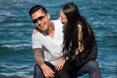 Tuấn Hưng tình tứ “nịnh” vợ nhân kỉ niệm ngày cưới