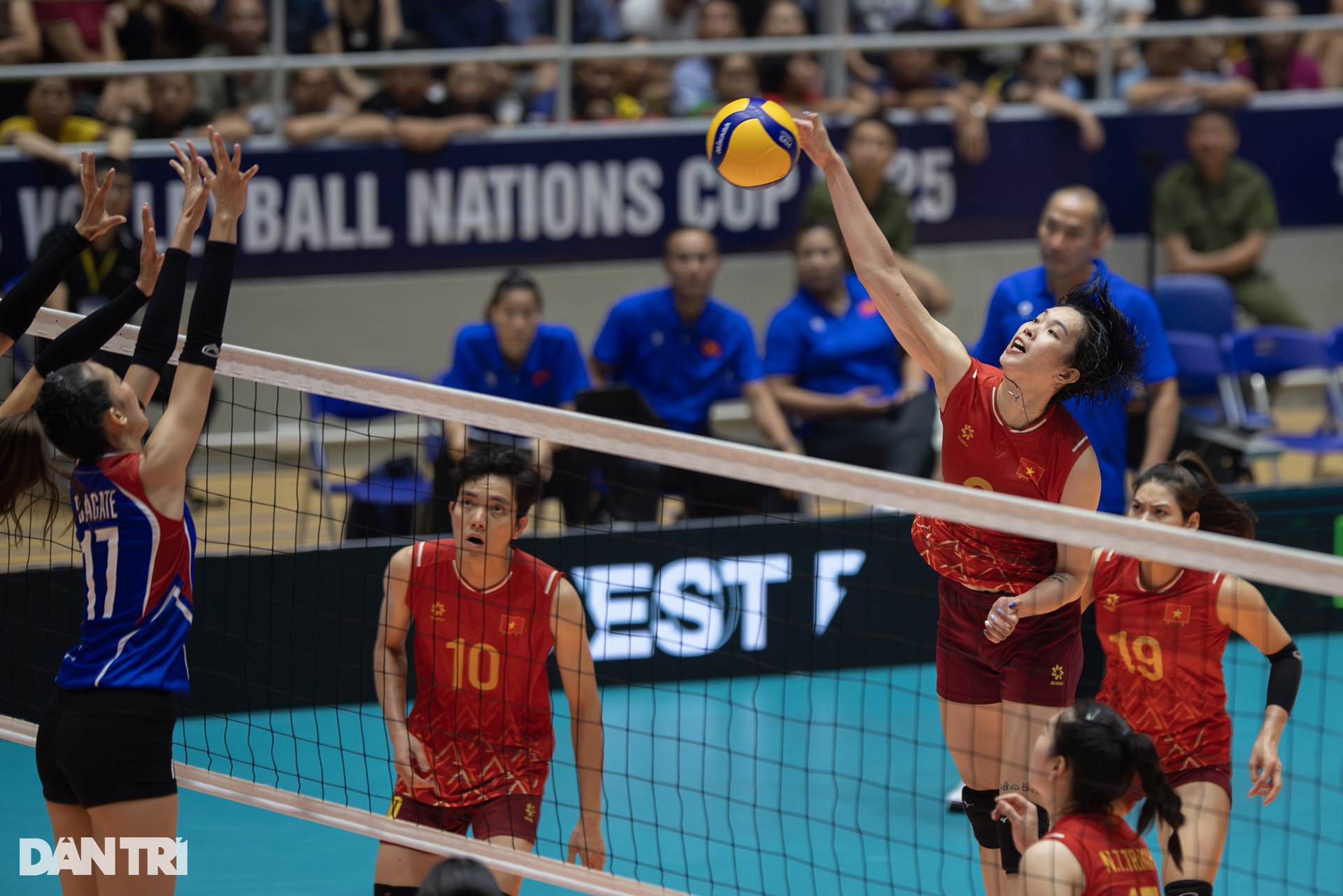 Thắng dễ Philippines, bóng chuyền nữ Việt Nam vô địch giải AVC Nations Cup - 6 Thắng dễ Philippines, bóng chuyền nữ Việt Nam vô địch giải AVC Nations Cup - 6
